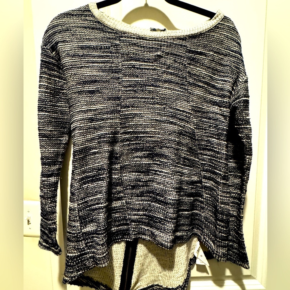 A pea in the pod xs sweater